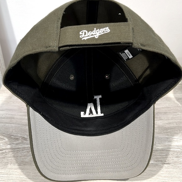 ⚾️Gently used Los Angeles Dodgers baseball cap 🧢 OSFA In Army Green/ White - Picture 7 of 7